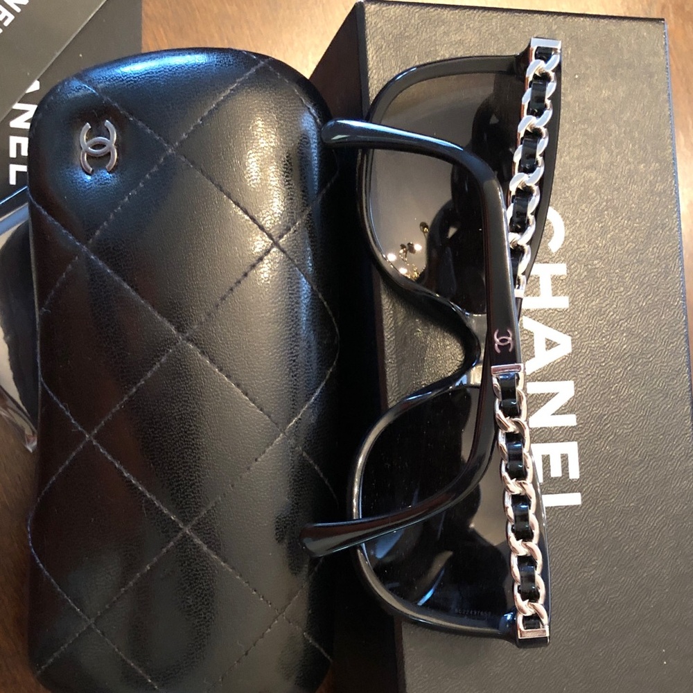 CHANEL Chic Black Sunglasses - Picture 3 of 10